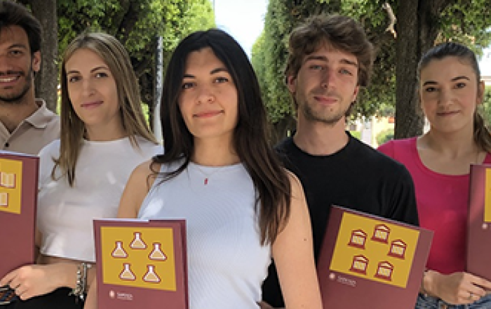 Fai crescere le giovani ricercatrici e i giovani ricercatori con il 5Xmille